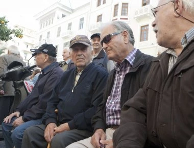 Αναδρομικά συνταξιούχων: Τι πρέπει να κάνουν για να πάρουν πίσω τα κομμένα δώρα